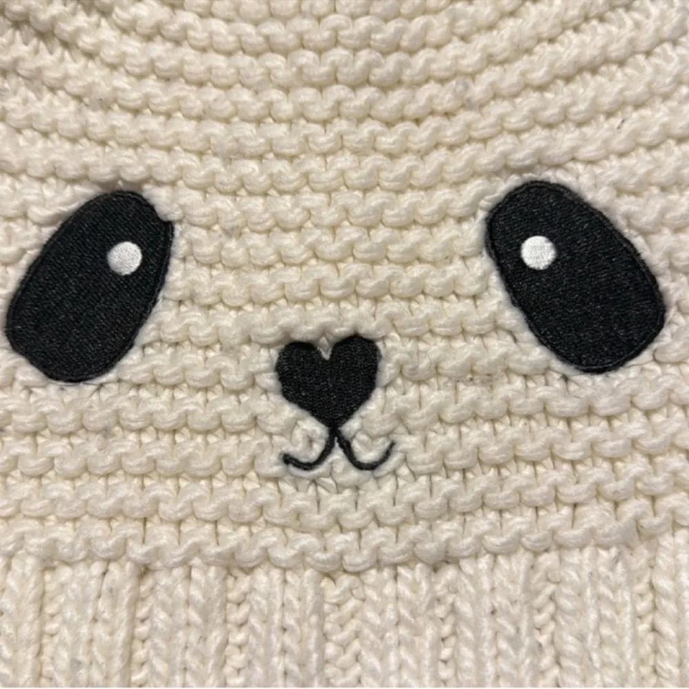 GAP absolutely adorable knit panda hat! Minimally used, fully cleaned! Size S/M